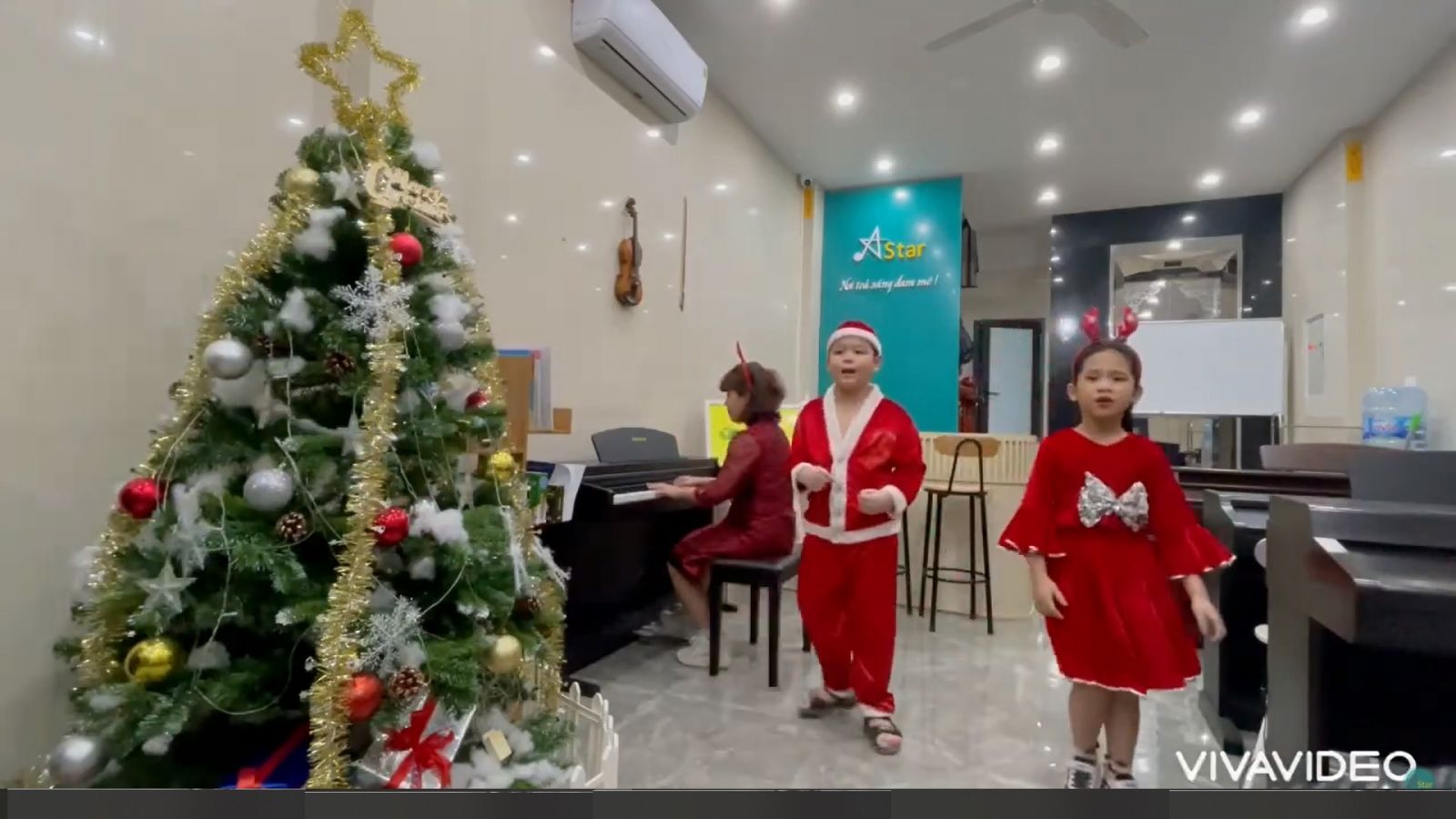Feliz Navidad (HV: Nhật Minh, Quỳnh Như)