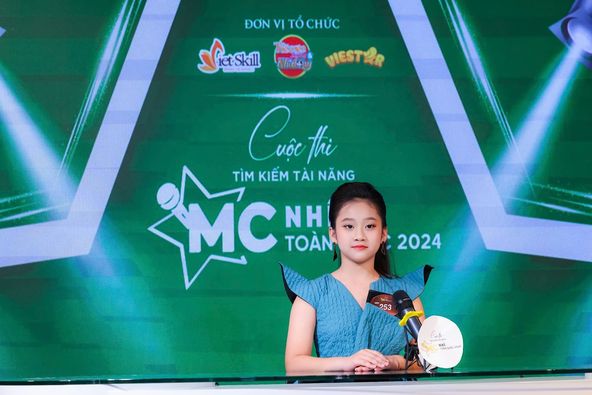 CHÚC MỪNG BÍCH PHƯƠNG TẠI VÒNG THI TỨ KẾT CUỘC THI MC NHÍ