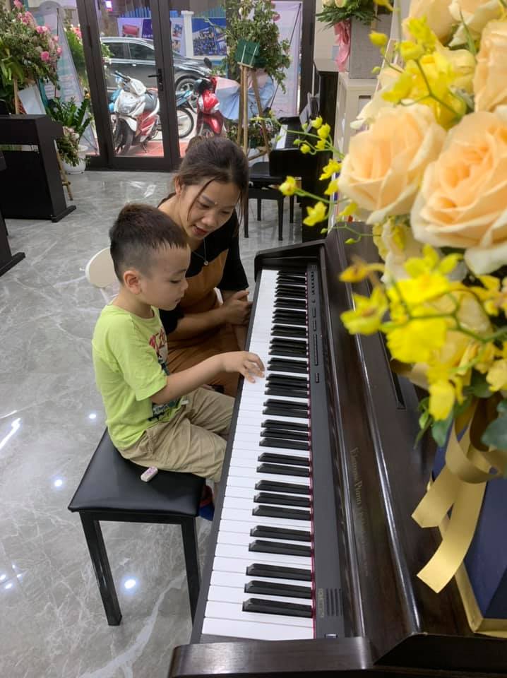 LIÊN TỤC TUYỂN SINH LỚP PIANO CÁ NHÂN, NHÓM (CỔ ĐIỂN VÀ ĐỆM HÁT) CHO MỌI LỨA TUỔI